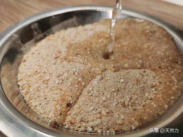 米粉蒸肉这样做鲜香美味入口即化（粉蒸肉简单好吃的家常做法）(25)