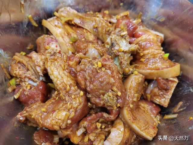 米粉蒸肉这样做鲜香美味入口即化（粉蒸肉简单好吃的家常做法）(10)