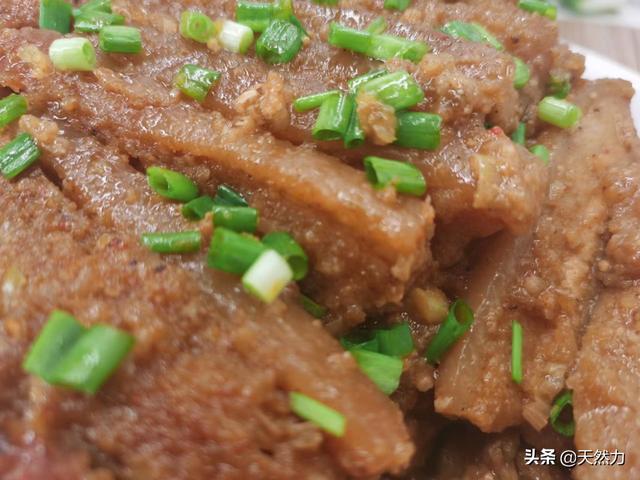 米粉蒸肉这样做鲜香美味入口即化（粉蒸肉简单好吃的家常做法）(26)