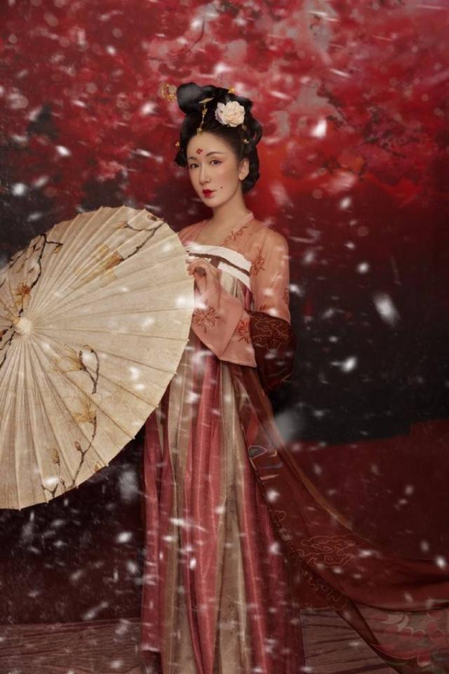 为了减肥瘦成皮包骨的女明星（5位体重超过120斤的女星）(20)