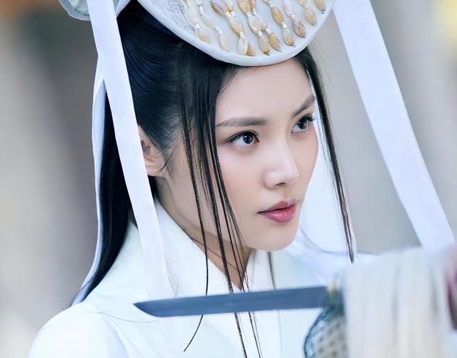 为了减肥瘦成皮包骨的女明星（5位体重超过120斤的女星）(31)