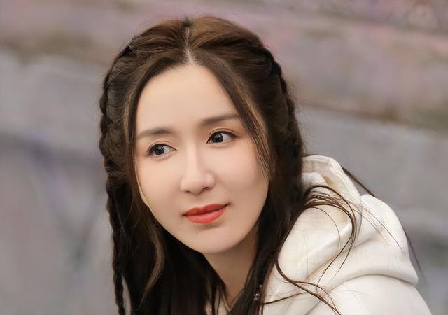 为了减肥瘦成皮包骨的女明星（5位体重超过120斤的女星）(19)