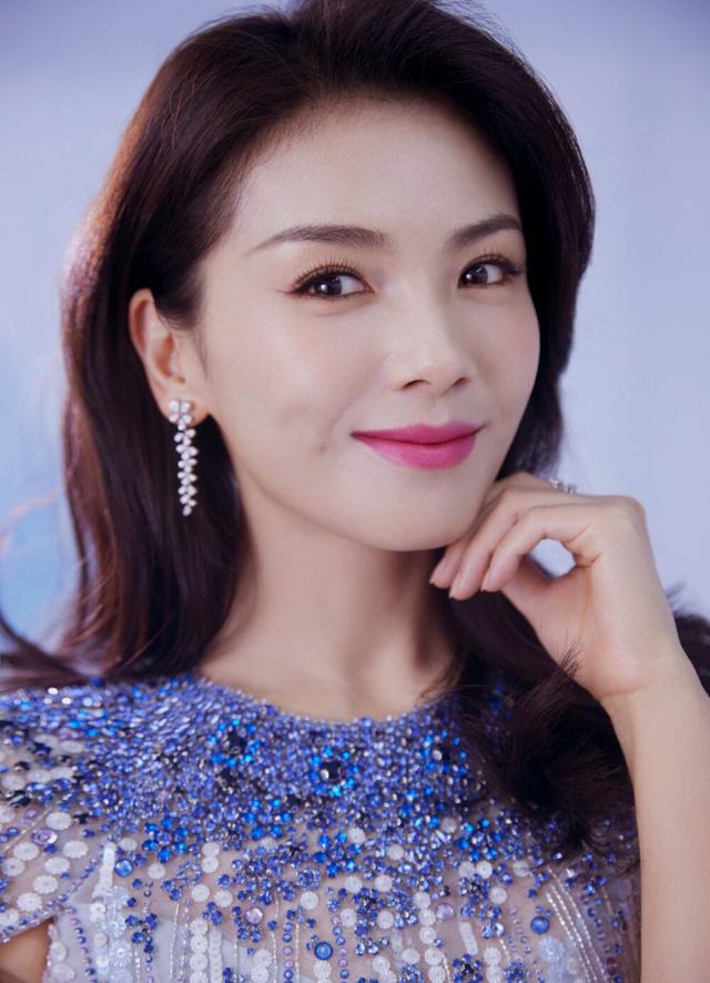 为了减肥瘦成皮包骨的女明星（5位体重超过120斤的女星）(9)