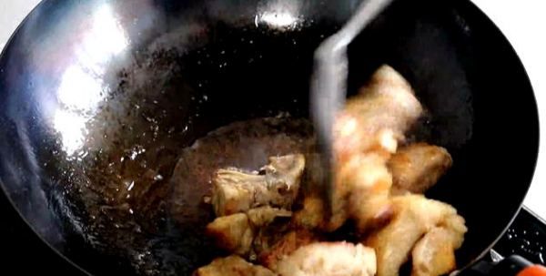 糖醋排骨用米醋还是陈醋,如何制作糖醋排骨的步骤图图4