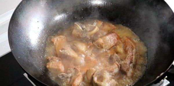 糖醋排骨用米醋还是陈醋,如何制作糖醋排骨的步骤图图5