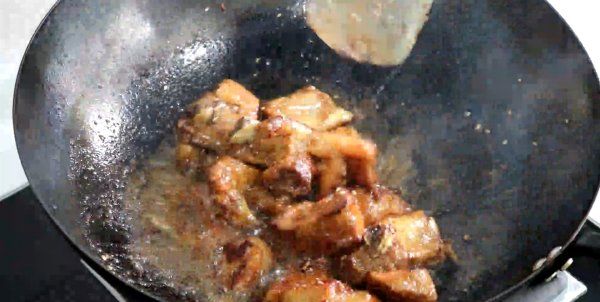 糖醋排骨用米醋还是陈醋,如何制作糖醋排骨的步骤图图6