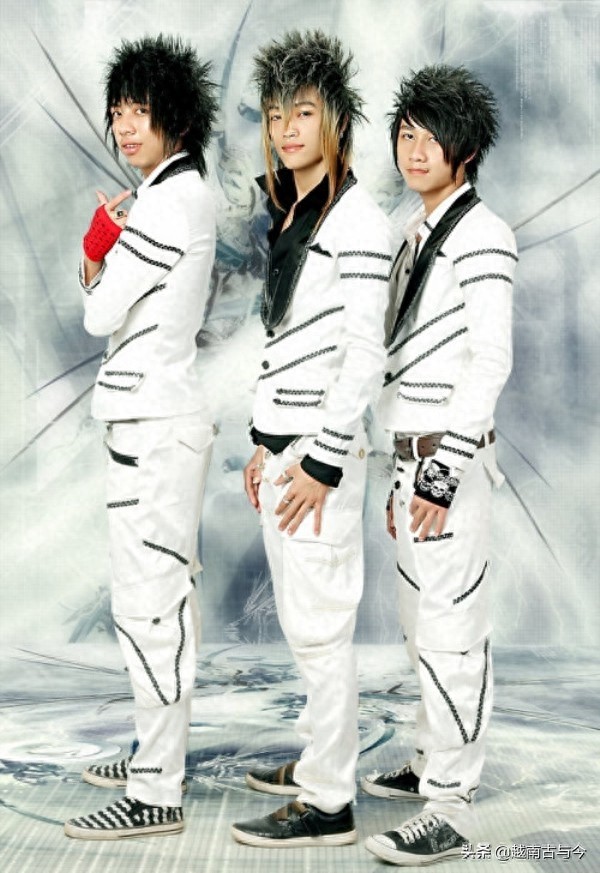 这个红遍中国的越南洗剪吹组合已成立十年，往日杀马特已变为帅哥