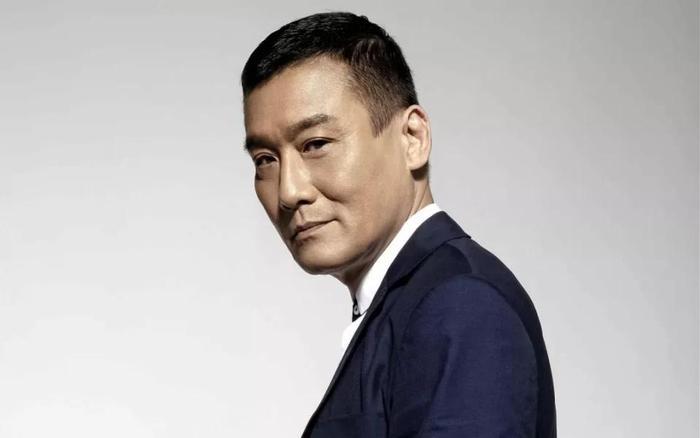 梁家辉和江嘉年相濡以沫33年告诉我们:好的婚姻,是不忘初心!