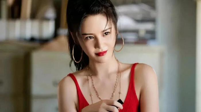 梁家辉和江嘉年相濡以沫33年告诉我们:好的婚姻,是不忘初心!