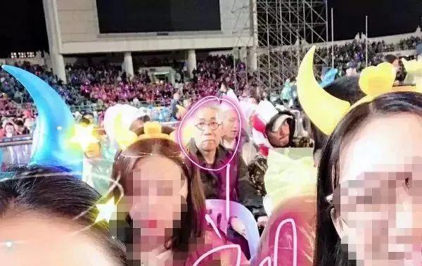 半个娱乐圈的男星都被他。。。