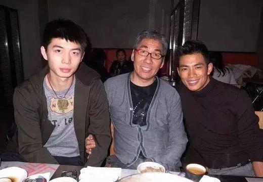 半个娱乐圈的男星都被他。。。