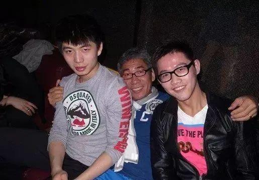 半个娱乐圈的男星都被他。。。