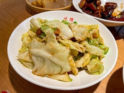 ​在家就能做的手撕包菜炒五花肉，好吃又下饭，做法简单