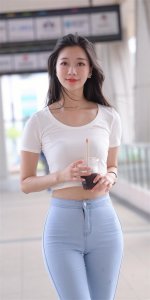 ​惊艳的牛仔裤美女壁纸，炫酷来袭。