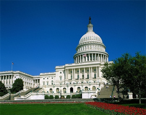 美国国会大厦是美国国会所在地,是美国的心脏建筑