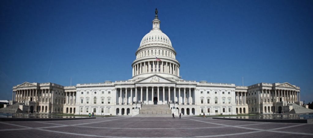 美国国会大厦是美国国会所在地,是美国的心脏建筑