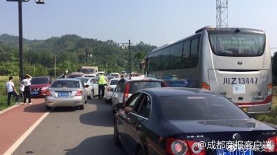 ​邛崃金鸡谷太火已停止售票 游客不要去打拥堂