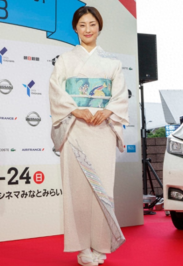 48岁的常盘贵子 看着不年轻了