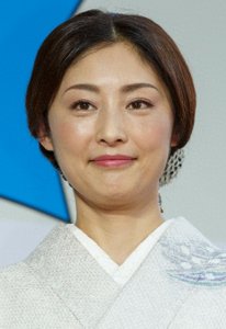 ​48岁的常盘贵子 看着不年轻了