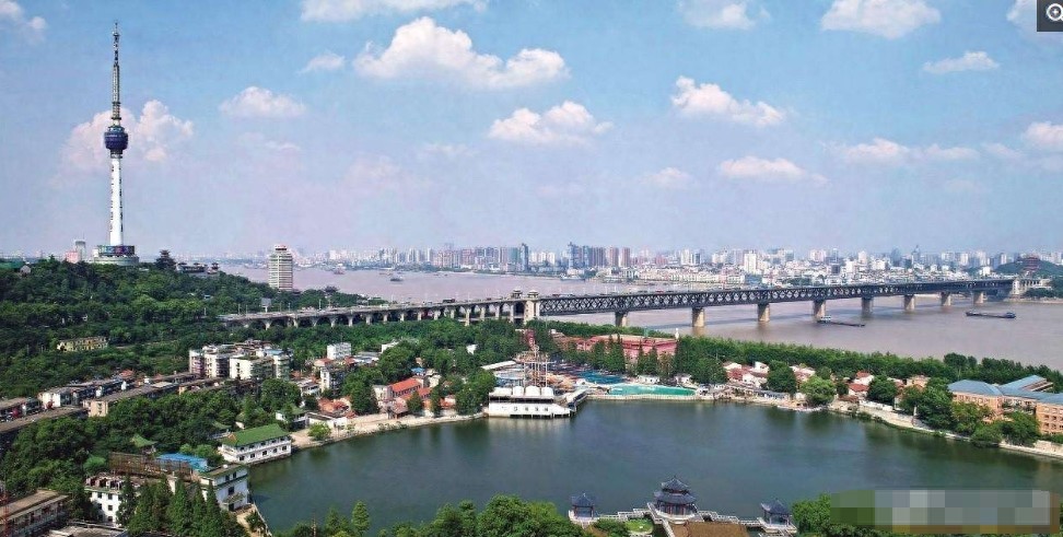 如果中国迁都，共10个城市候选，你觉得哪个城市最适合呢？