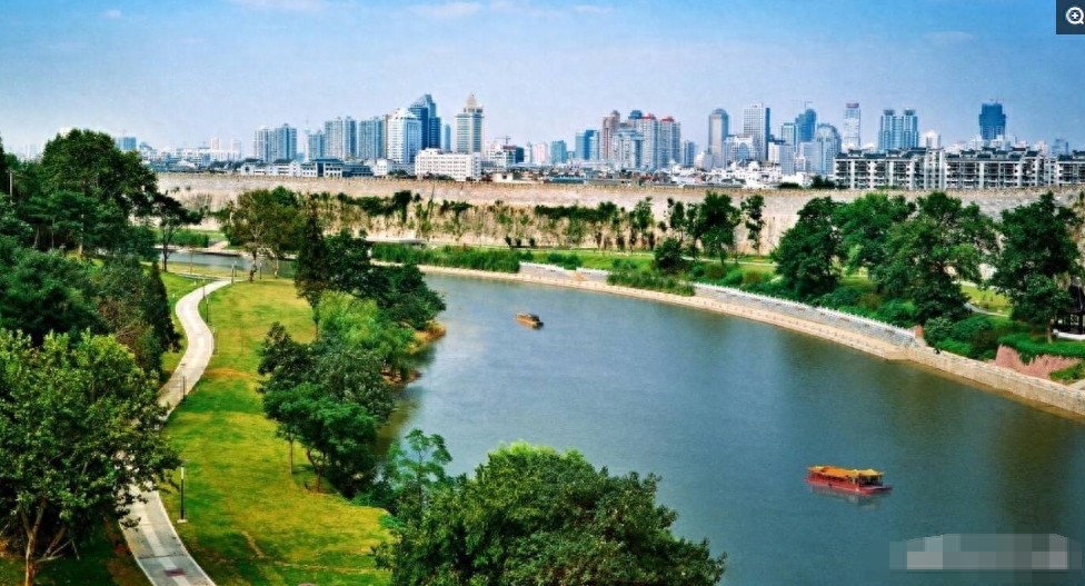 如果中国迁都，共10个城市候选，你觉得哪个城市最适合呢？