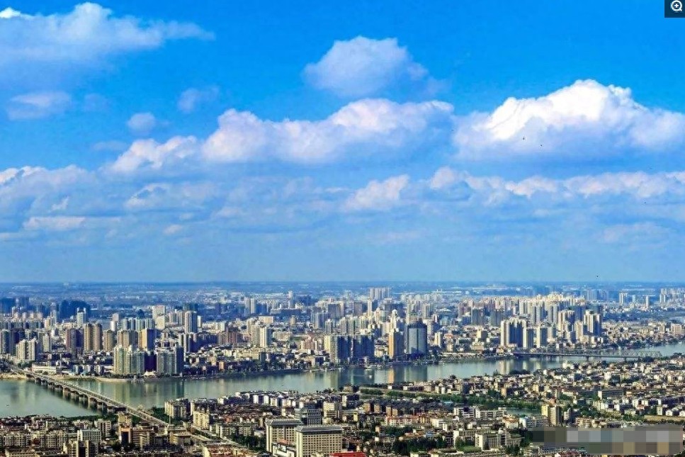 如果中国迁都，共10个城市候选，你觉得哪个城市最适合呢？