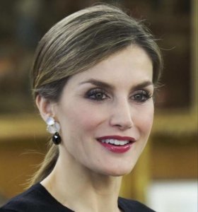 ​西班牙王后：平民、二婚、拍过“大尺度照”，为何国王非她不娶？