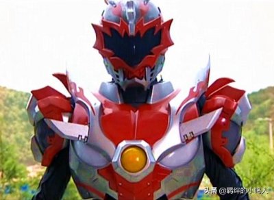 ​三大炎龙铠甲实力相当，一个擅长拳、一个擅长刀、一个擅长“装”