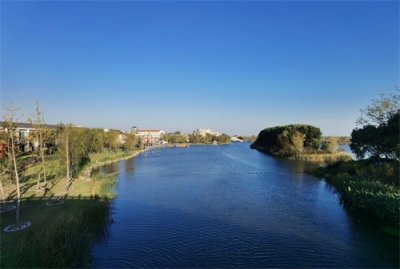 ​华谊小镇，地处南京江宁秣陵街道东，景色宜人，免费值得一游