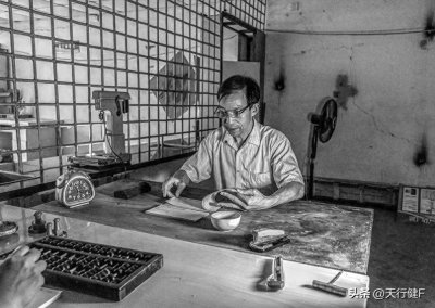 ​银行柜台的变迁