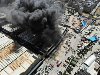 ​昆明一商贸城发生火灾，消防：无人员伤亡