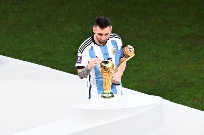 ​卡塔尔世界杯各奖项一览：梅西夺金球，姆巴佩拿金靴，马丁摘金手套