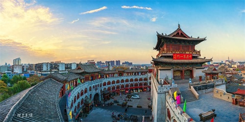 丽景门位于洛阳老城区西关，是古都洛阳一家大型综合性旅游景区