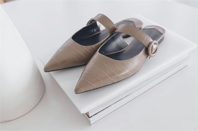 ​冷门颜色凉鞋的惊艳——夏日的选择