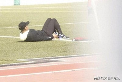 ​任达华近日有一组运动的照片曝光，恢复得很不错，期待华哥