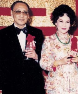 ​赌王丧礼上被骂惊悚的黄夏蕙，年轻时很漂亮，生6胎都得不到名分