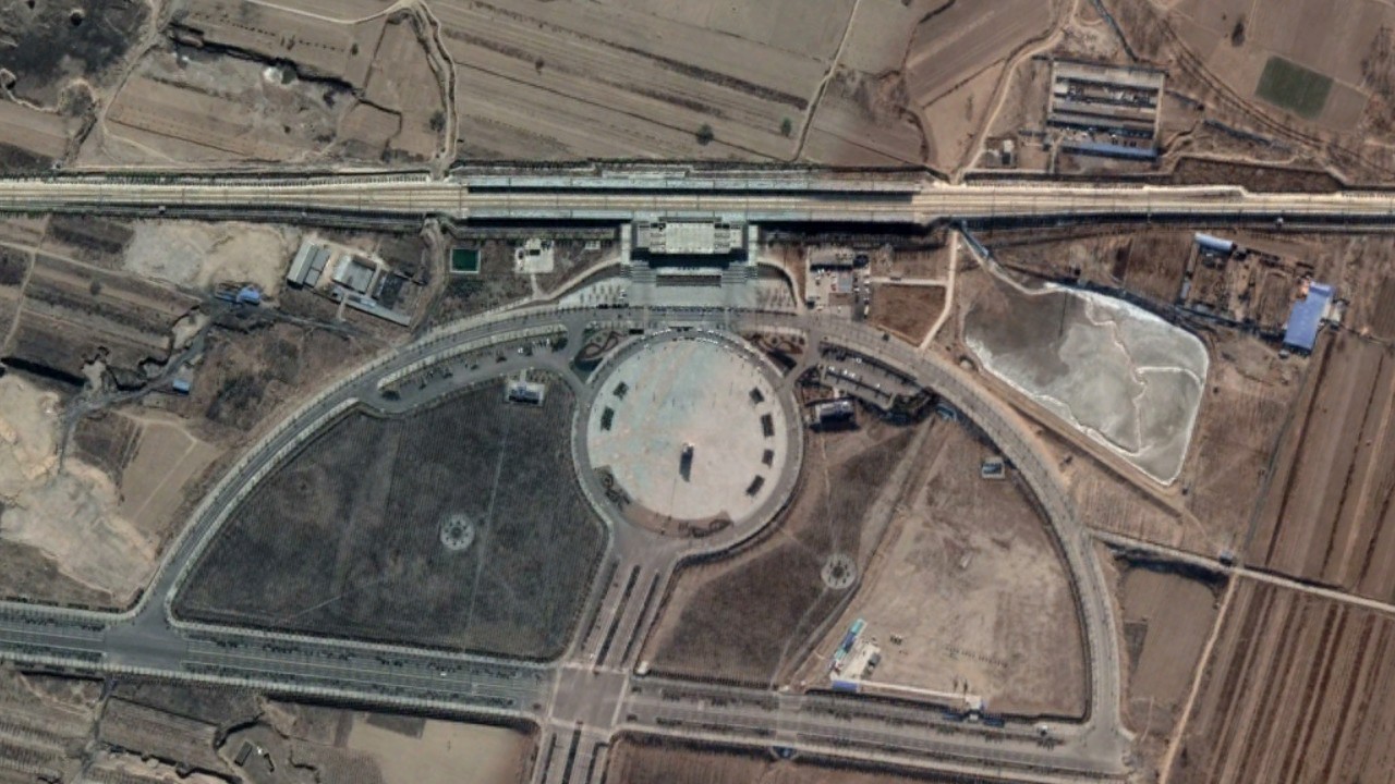 航拍动车D2506次（西安北-太原南）各车站，途经临汾、平遥古城