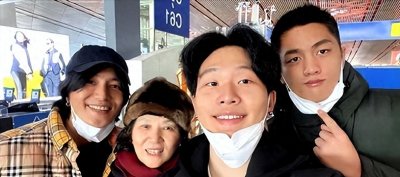 ​陈坤的儿子已成年，容貌开始显现母亲的基因，像谁可以认得出吗？