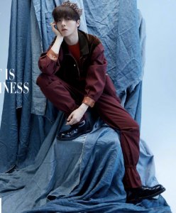 ​陈立农最新大片曝光 头戴王冠宛如王子风格多变表现力超强