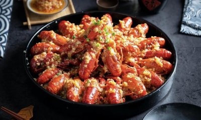 ​小龙虾是养在污水里的吗？“宵夜之王”小龙虾是怎么长成的......