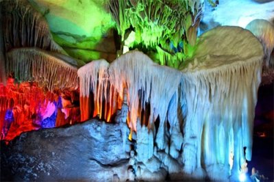 ​它是安徽南部三大高山之一，其山形酷似一头牯牛从天而降而得名