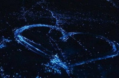 ​会发光的海滩  神奇！