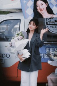 ​赵露思新剧偷偷藏不住杀青 与陈哲远马伯骞拥抱