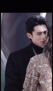 ​啊！他笑了！王鹤棣拍吻戏看到粉丝的表情