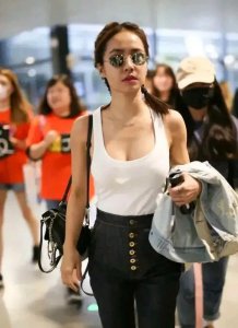 ​蔡依林可谓越成熟越迷人（蔡依林处处散发着成熟的气质）