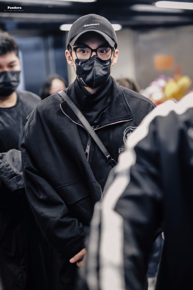 王鹤棣新剧开机上班路透 你是真帅啊！