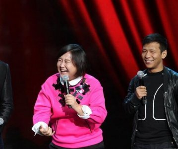 ​贾玲与宋小宝在元宵节演的小品青春期遇上更