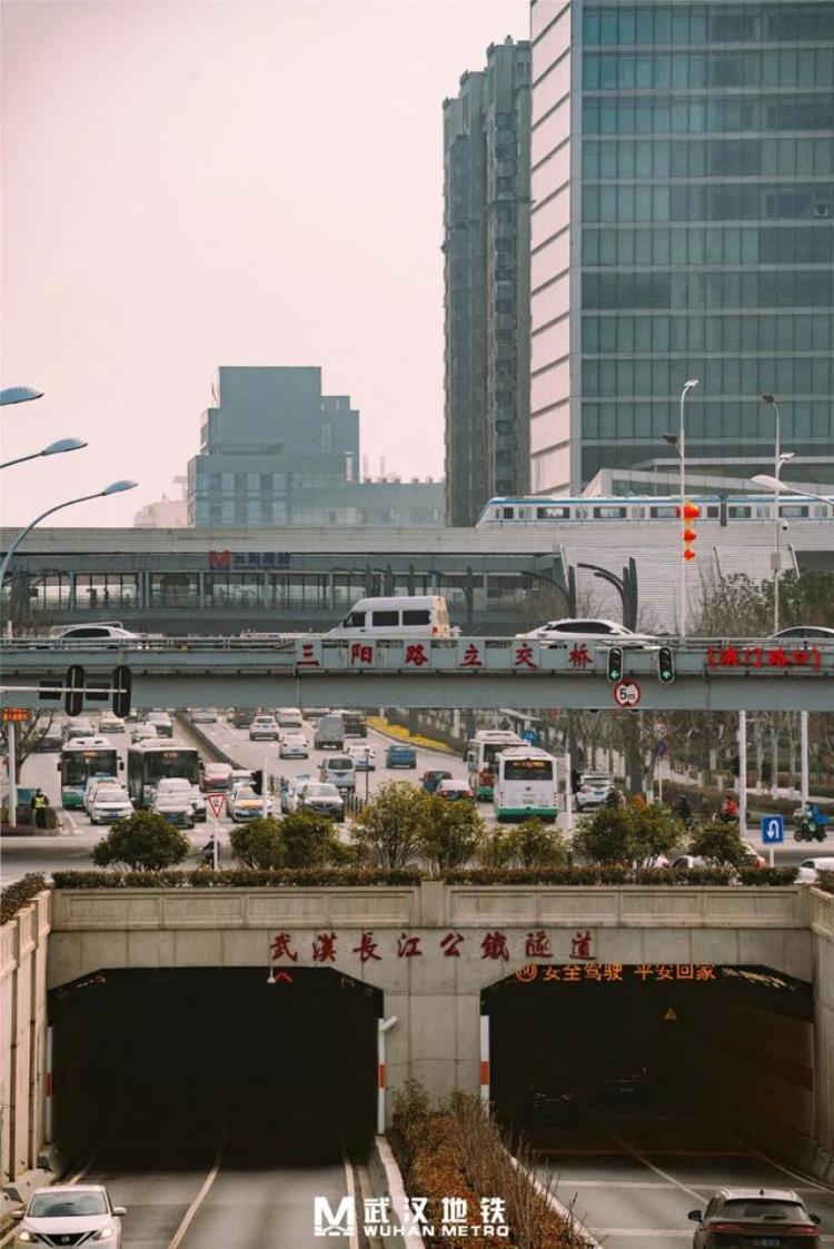 地铁靠什么动力驱动,地铁使用什么能源