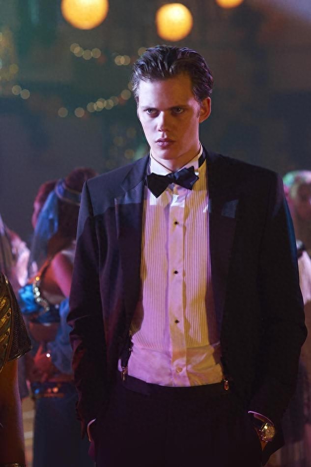 好莱坞新秀比尔·斯卡斯加德