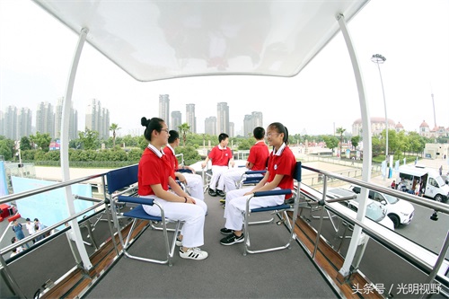 这款房车,300多人设计,花费5年时间,吸引了众多市民的目光